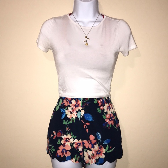 Floral Scalloped Shorts - Picture 1 of 4